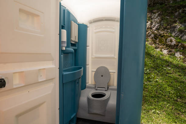 Portable Toilet Options We Offer in Hoffman Estates, IL